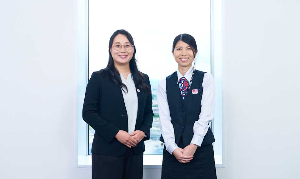 三菱UFJ銀行 海老名支店長 岸早織さん(左)と、同 営業課 中川晶恵さん