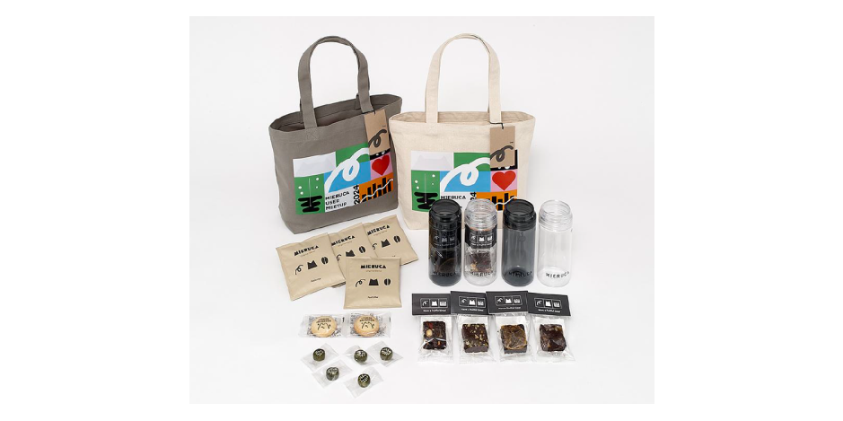 ブランドのロゴが施された透明の「ミエル」ボトルと、同じくロゴ入りの3種類6点のスイーツをご用意。参加者は好きなスイーツを好きなだけボトルに詰められる形式に