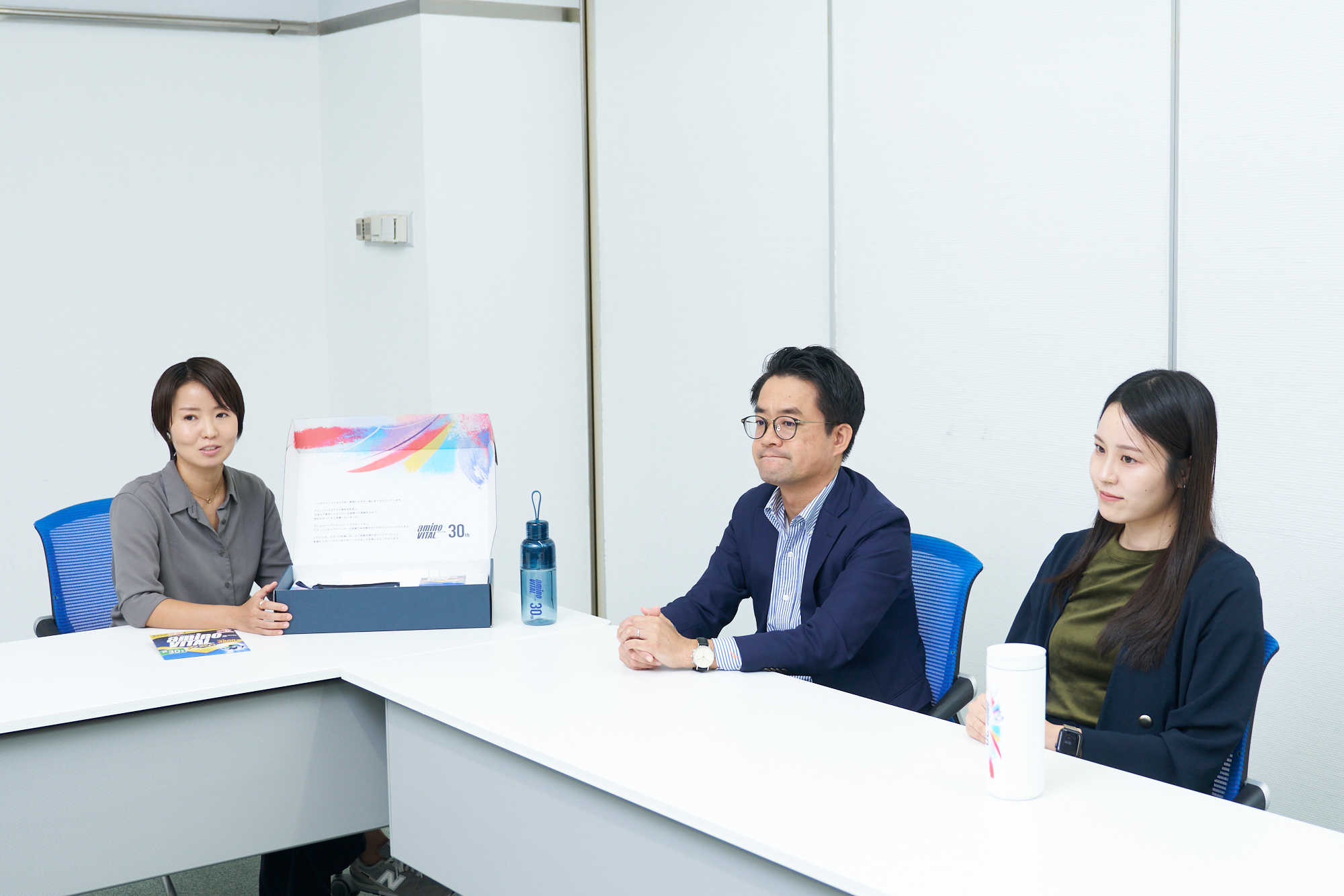 手前から、奥田さん、蘭さん、そして株式会社ギフティ STUDIO GIFTEE プランナー 池田亜矢子さん