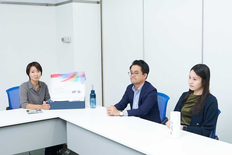 手前から、奥田さん、蘭さん、そして株式会社ギフティ STUDIO GIFTEE プランナー 池田亜矢子さん