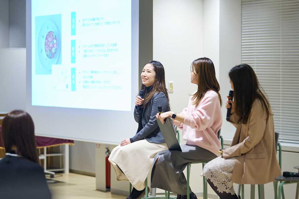 野村⾐⾥⼦氏と⾦津真⾥⼦氏