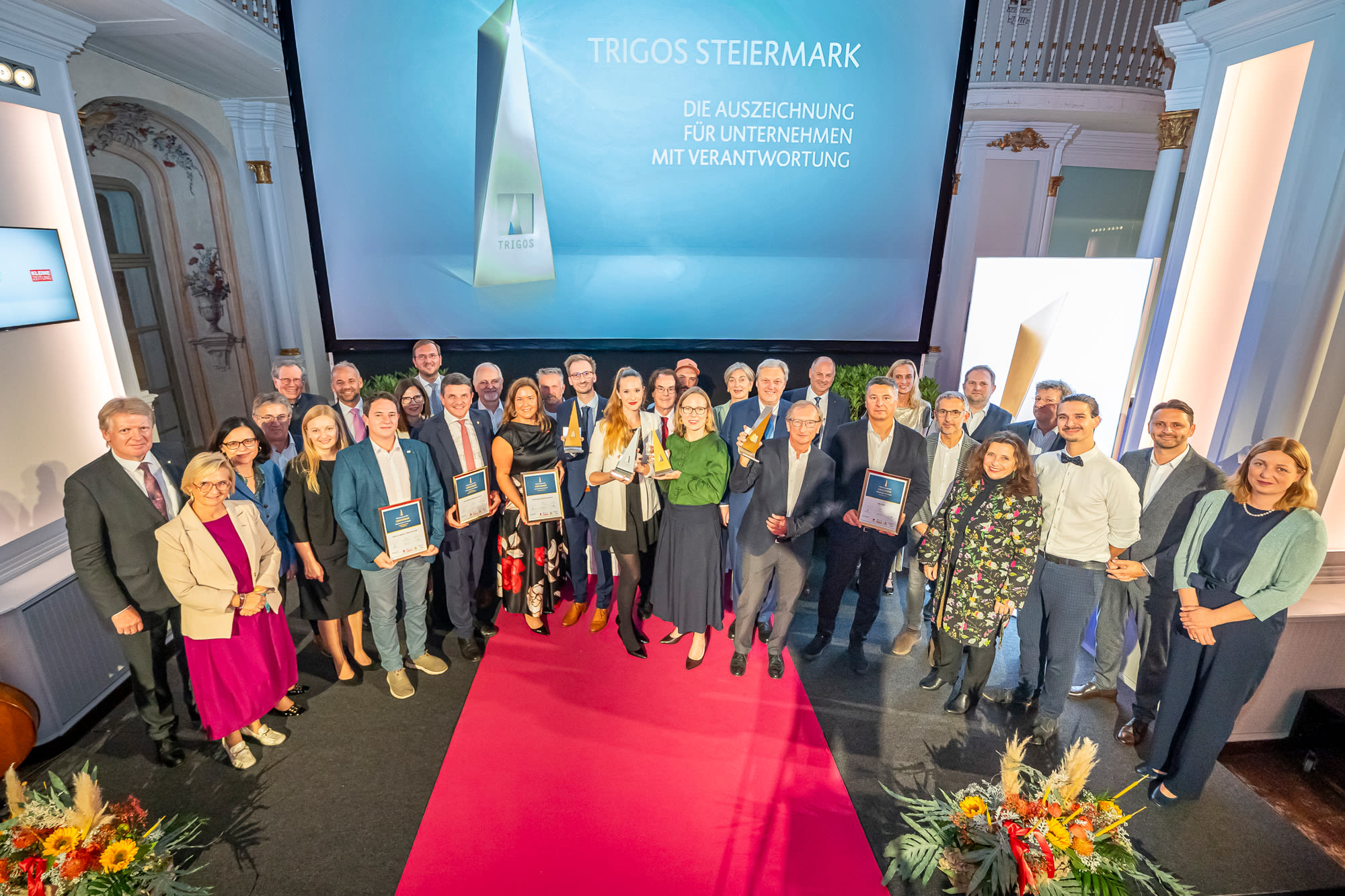 Stolze Gewinner des TRIGOS Steiermark 2025 mit nominierten Unternehmen und Laudatoren