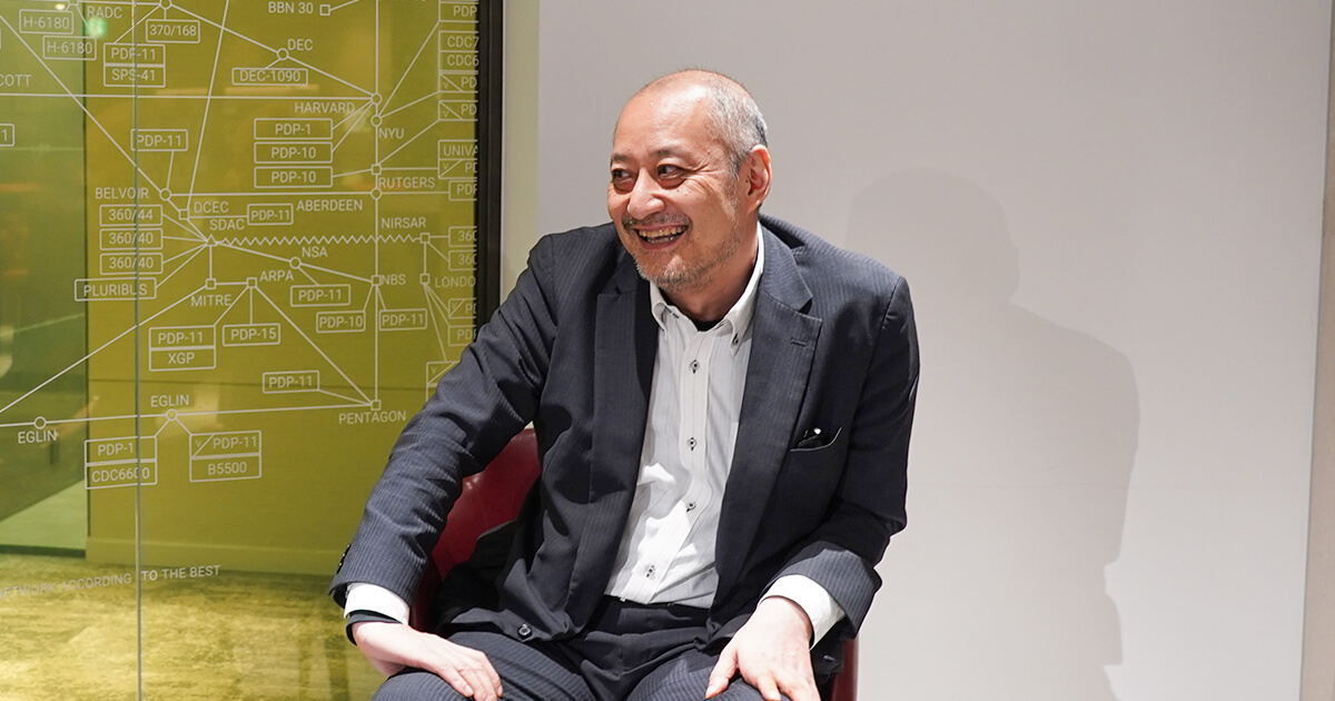 写真：株式会社ジーニー　平井氏が話す様子
