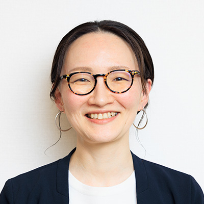 プロフィールアイコン（写真）：エクスペリエンス事業部/事業部長（ビジネス・アーキテクツ）　新山　佳世子