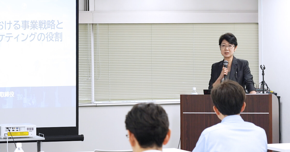 写真：上島千鶴氏の登壇の様子