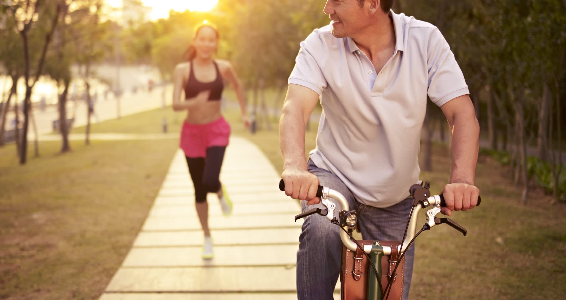 couple_running_bike_sing_banner