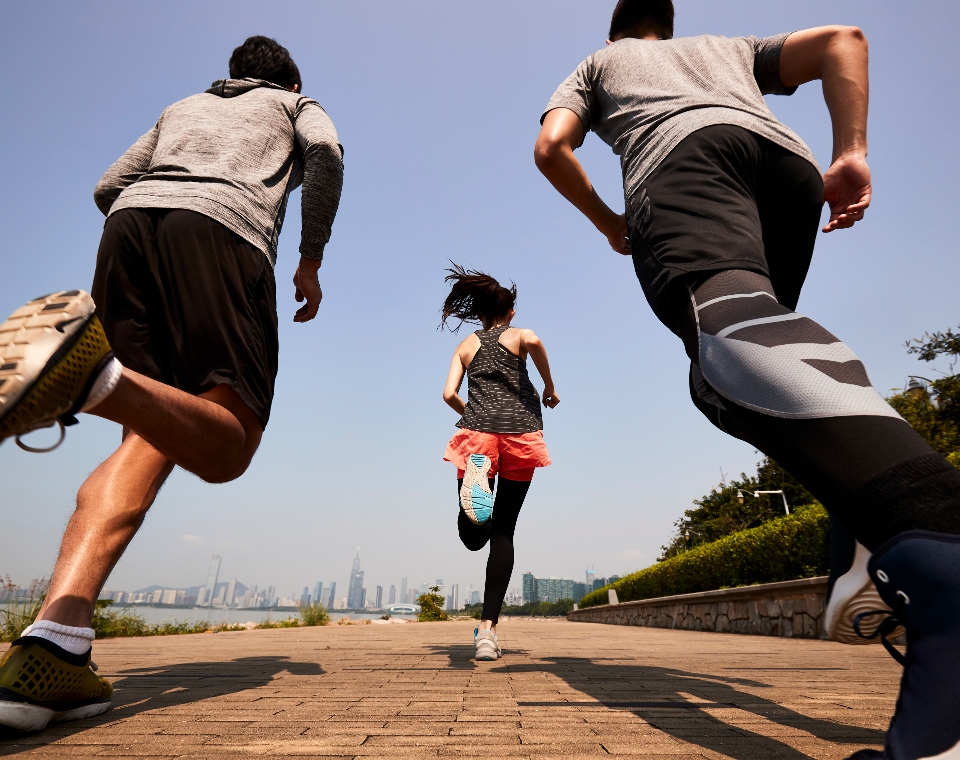 three_friends_running_test