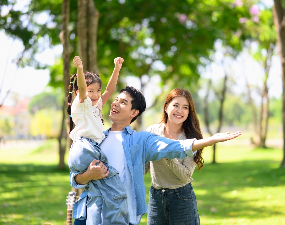 family_outdoors_testsplit