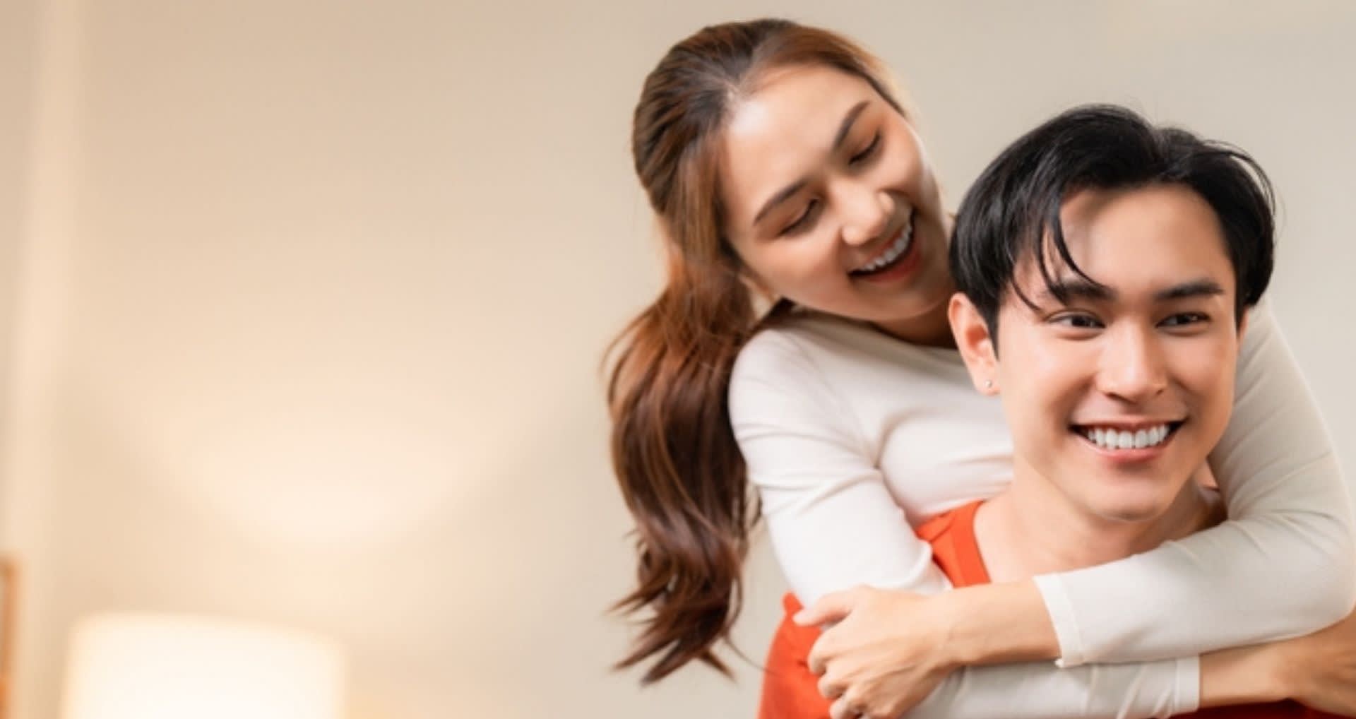 couple_hugging_banner