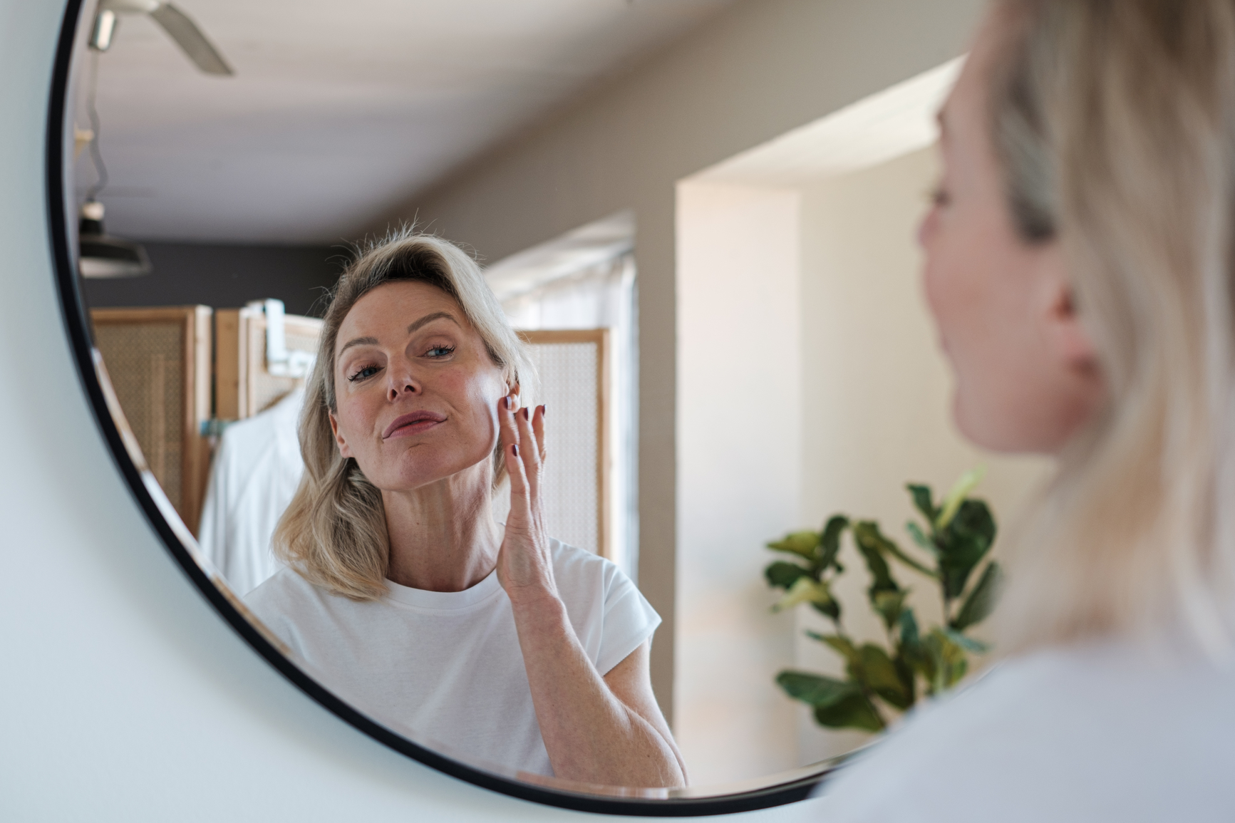 Acne in Perimenopause and Menopause: Natural Solutions – Morphus