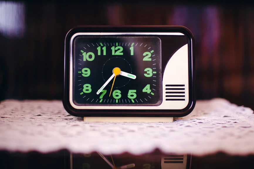 Analog bedside clock showing 3:35 am AW267