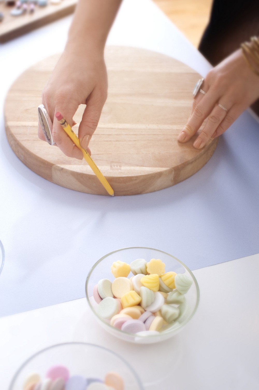 Person circling wood with pencil