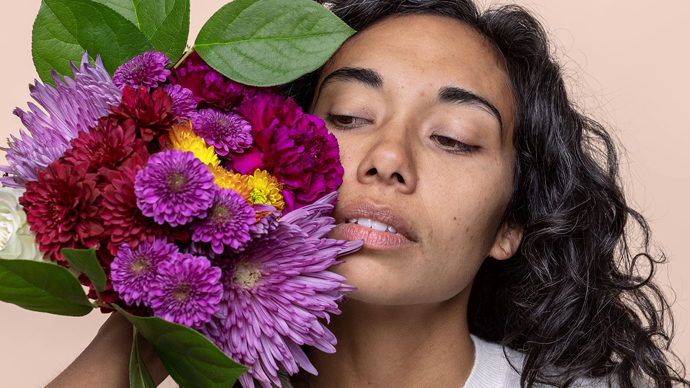 Closeup of a woman holding a bouquet of flowers