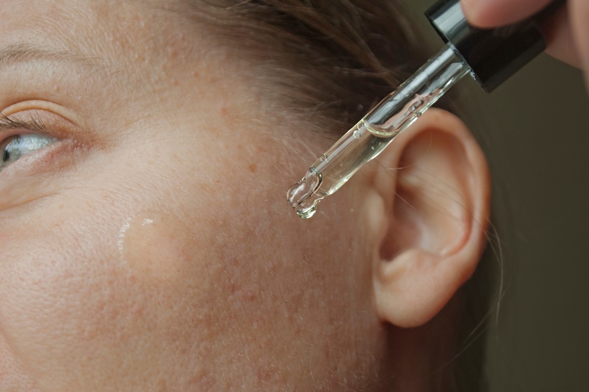 How To Apply Facial Serums The Right Way | Curology