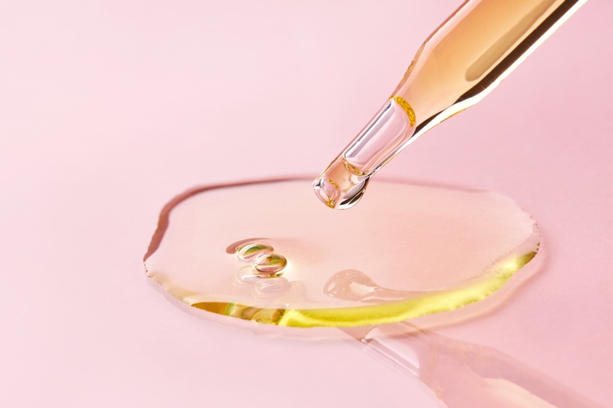 pipette pouring liquid