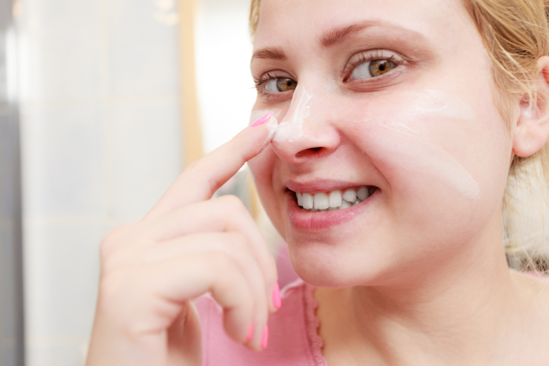 Moisturizing skin care cosmetics