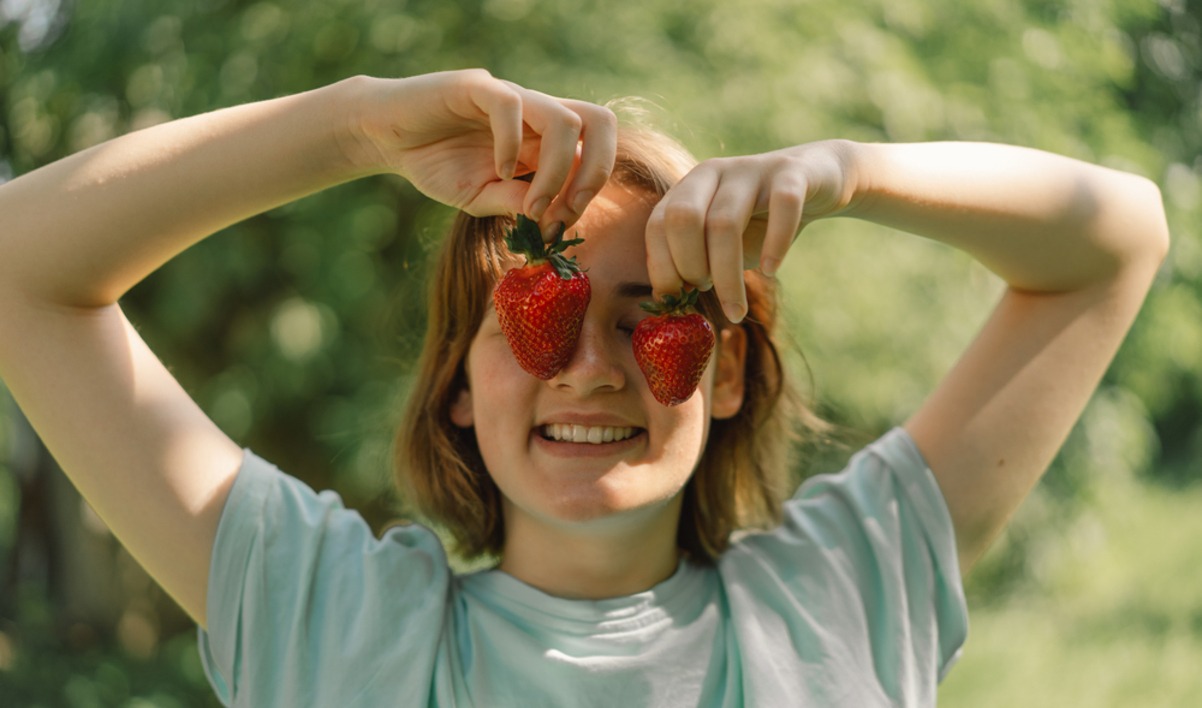 teenager-girl-with-strawberry