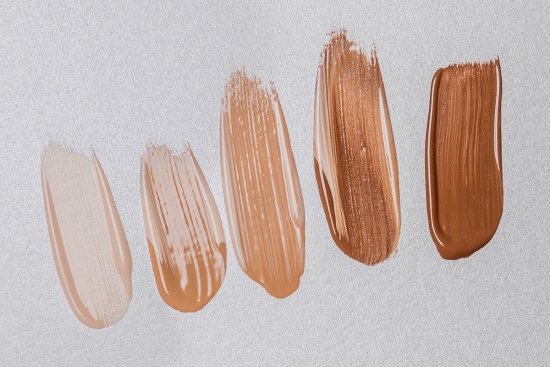 Swatches of 5 different shades of concealer, organized from lightest to darkest. 