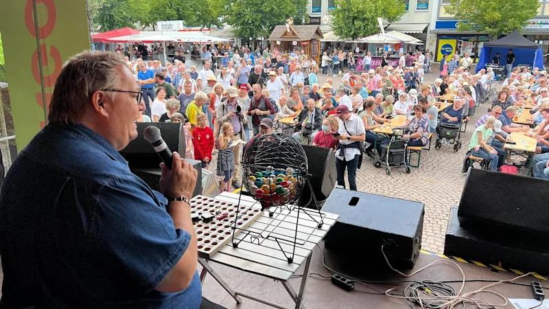 Michael Thürnau spielt Bingo in Uelzen 