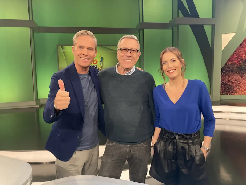 Helmut gewinnt beim Finalspiel „Das süße Glück"