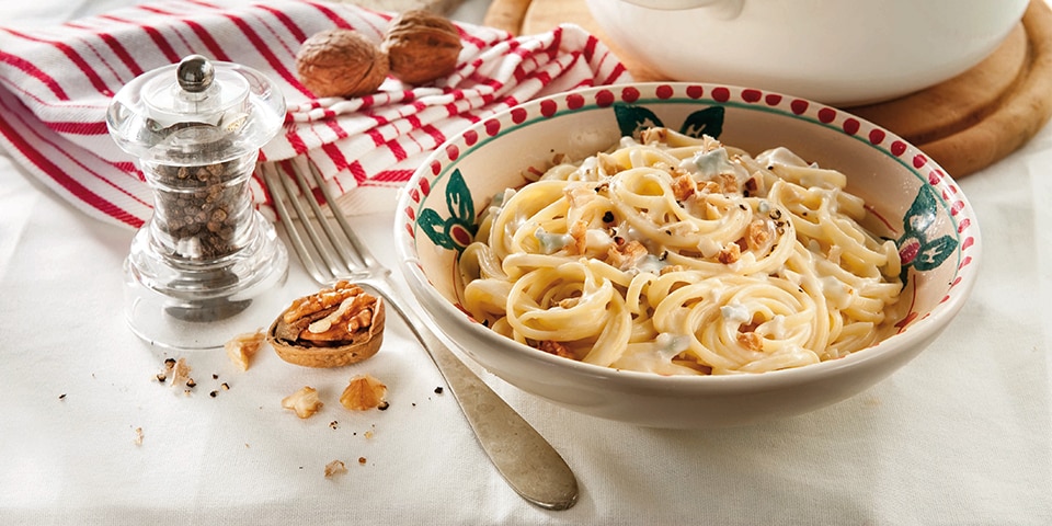 Pasta mit Gorgonzola und Nüssen