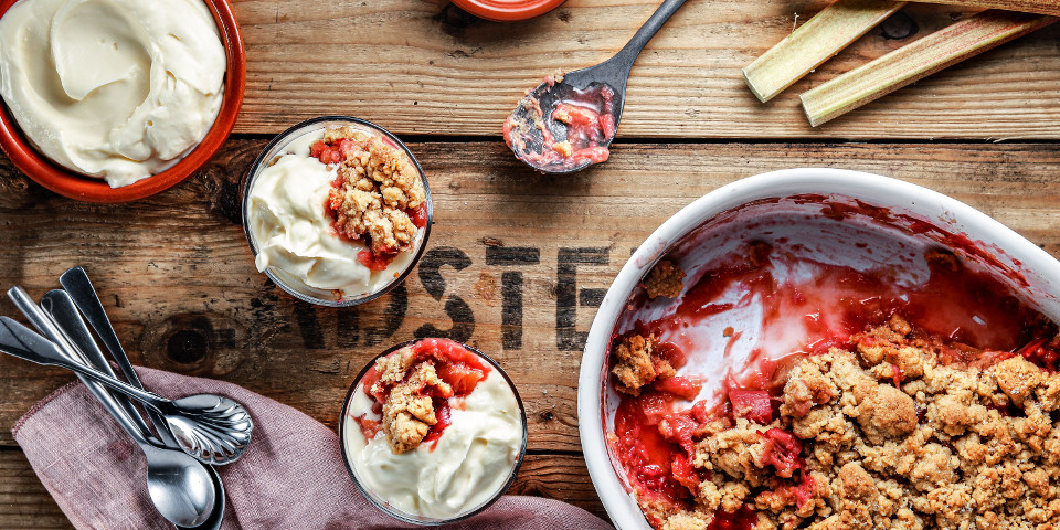 Rhabarber-Crumble mit Mascarpone-Creme