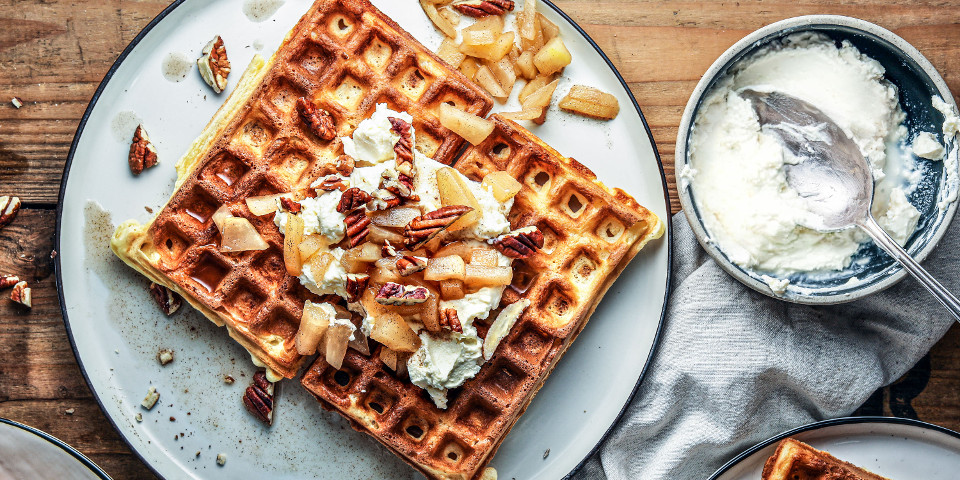 Vanille-Waffeln mit Mascarpone-Topping & Apfel-Kompott