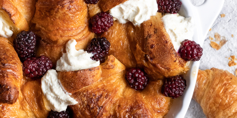 Croissantauflauf mit Brombeeren und Ricotta