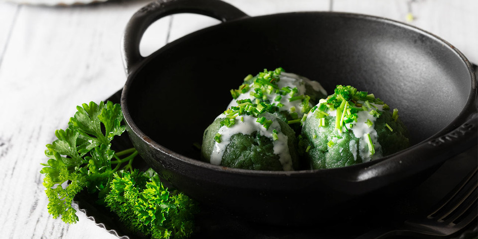 Kräuterknödel mit Ricotta-Sahnesoße