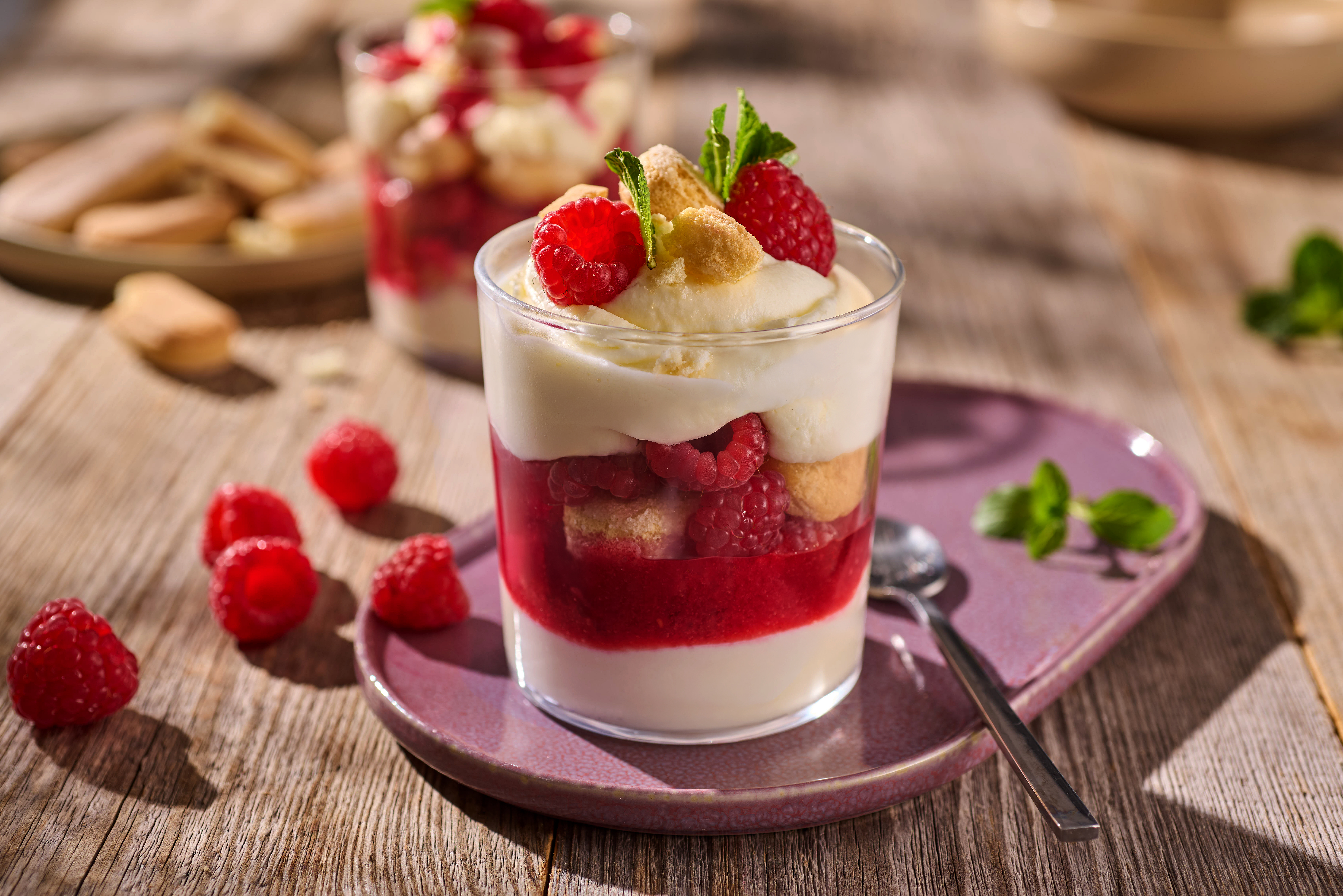 Himbeer-Tiramisu im Glas (mit Löffelbiskuit)