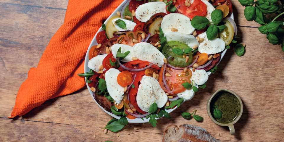 Bunter Tomatensalat mit Mozzarella