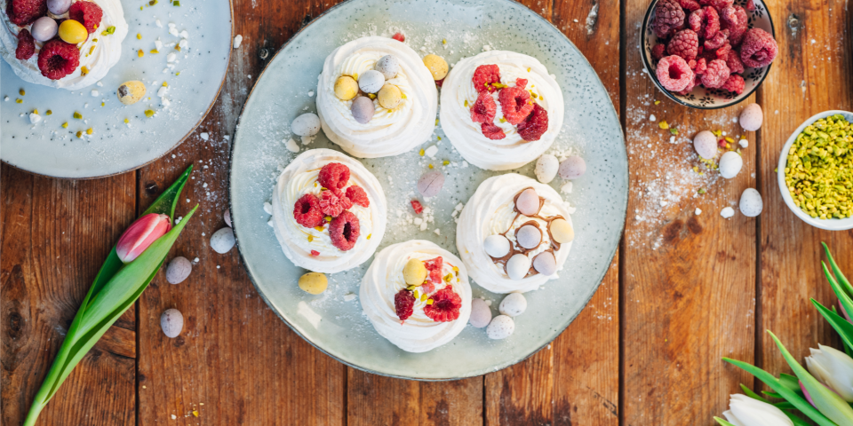 Baiser mit Mascarpone-Creme & Schokoeiern