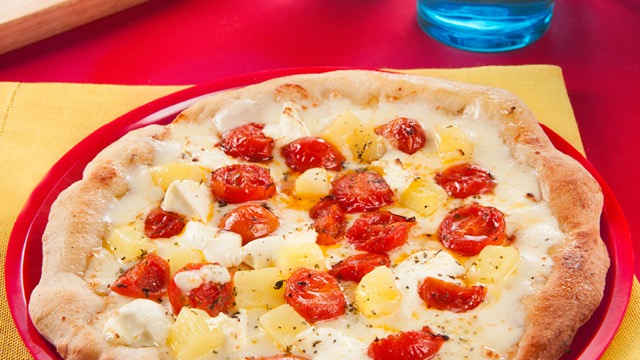 Pizza Ecuador mit Mascarpone, Tomaten und Kartoffeln