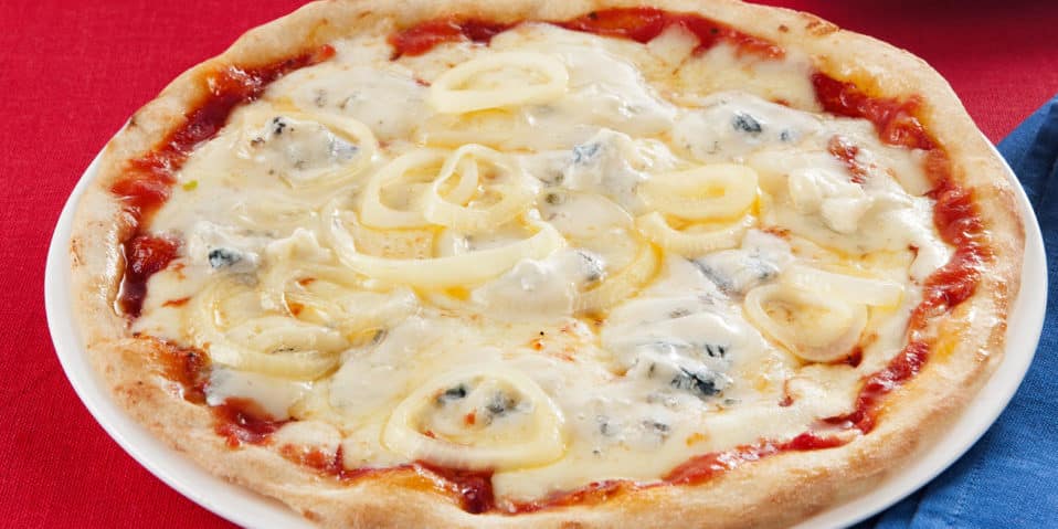Pizza Gorgonzola mit Zwiebeln