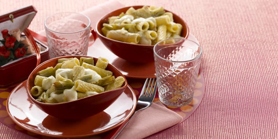 Pasta mit Mozzarella und Artischocken