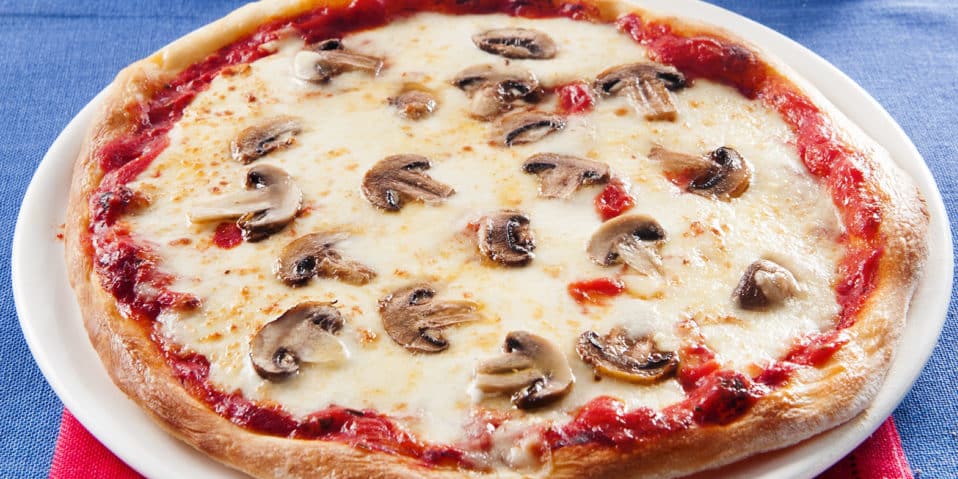 Pizza Mozzarella mit Champignons