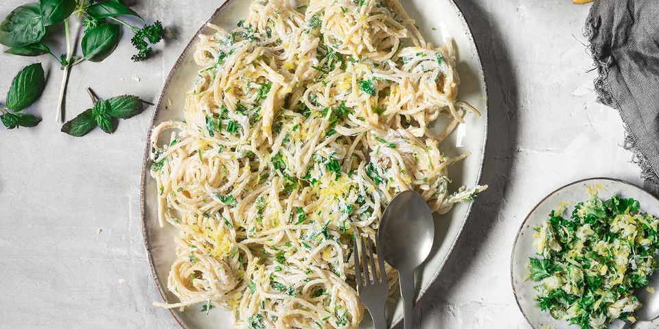 Spaghetti mit Ricotta und Minzgremolata