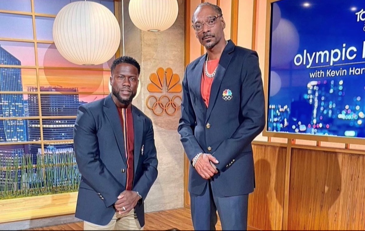 Kevin Hart and Snoop Dogg standing side by side