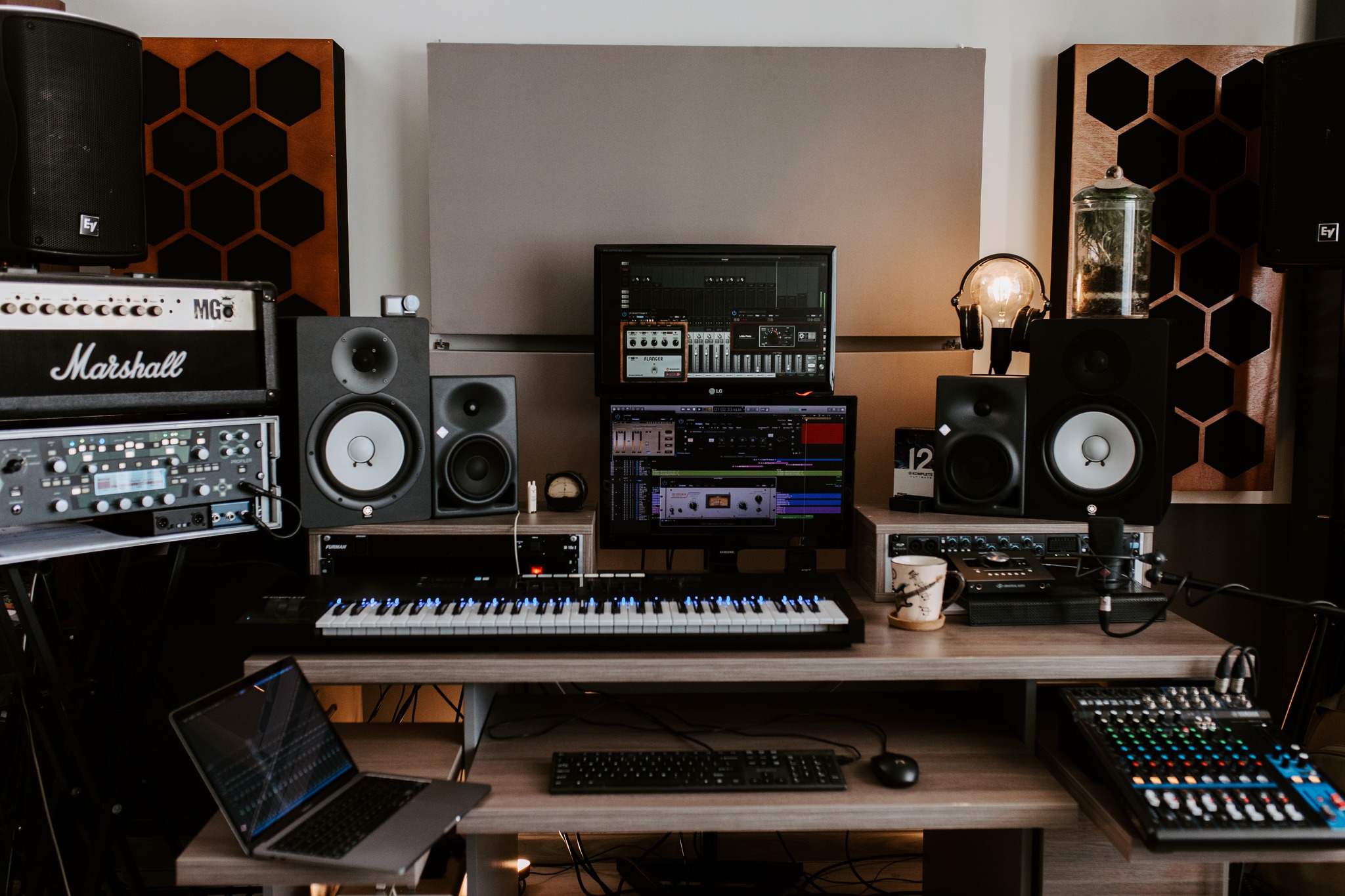 Zdjęcie przedstawiające studio DaveWaveStudio