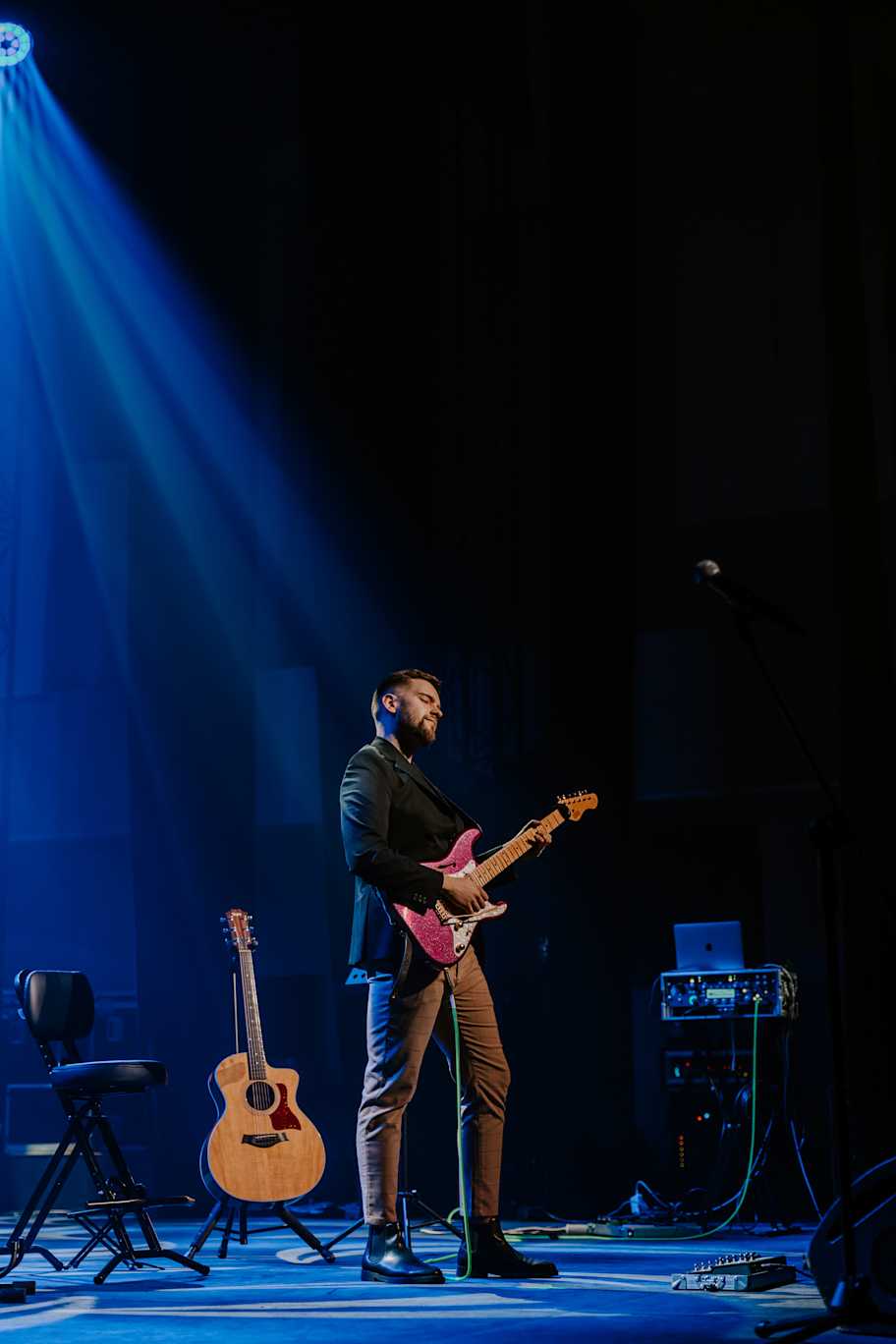 Zdjęcie przedstawiające Dawida Mazurka z DaveWaveStudio