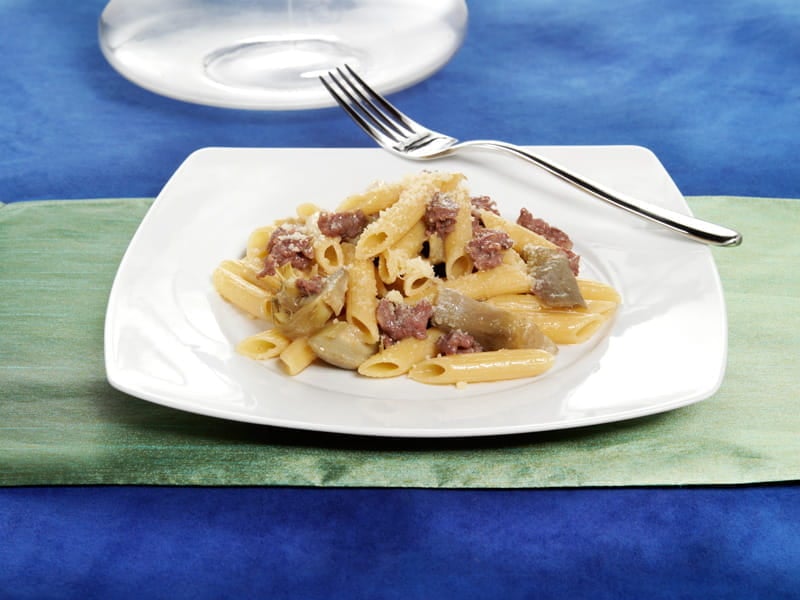 Penne rigate cu anghinare înăbuşite şi cârnaţi | Barilla