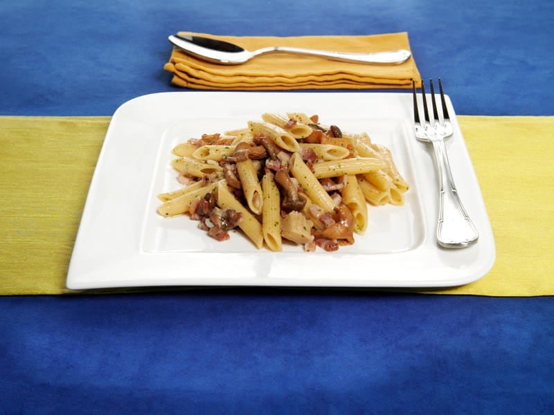 Penne rigate cu ciuperci şi pancetta | Barilla