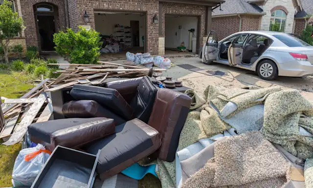 How Moving Partners Can Help Store Furniture During an Emergency Restoration?
