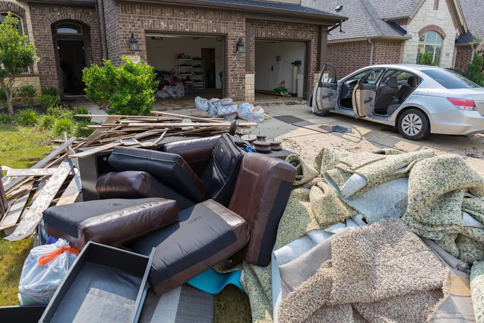 How Moving Partners Can Help Store Furniture During an Emergency Restoration?