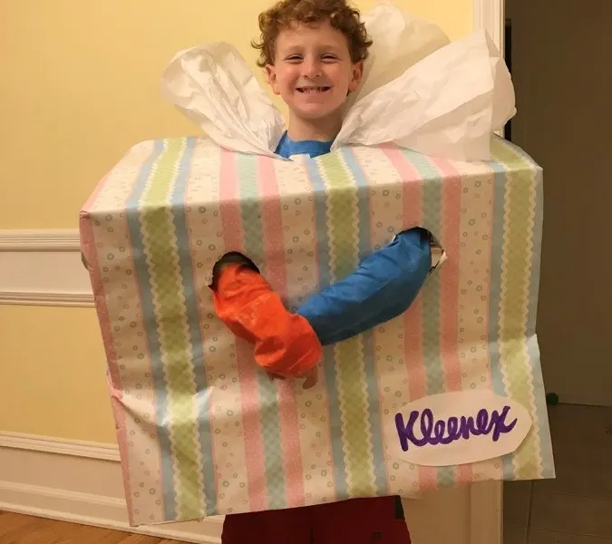 tissue-box-costume-DIY