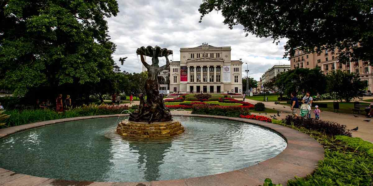 Riga Opera House (falconp4-Pixabay)