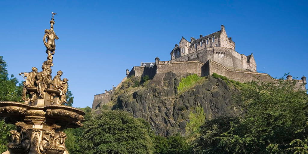 Blick auf Schloss in Edinburgh