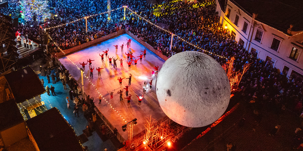 Klaipeda christmas moon and show