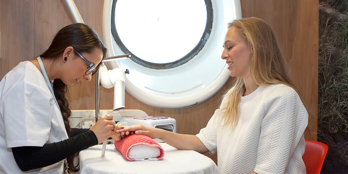 Manicure onboard Copenhagen-Oslo