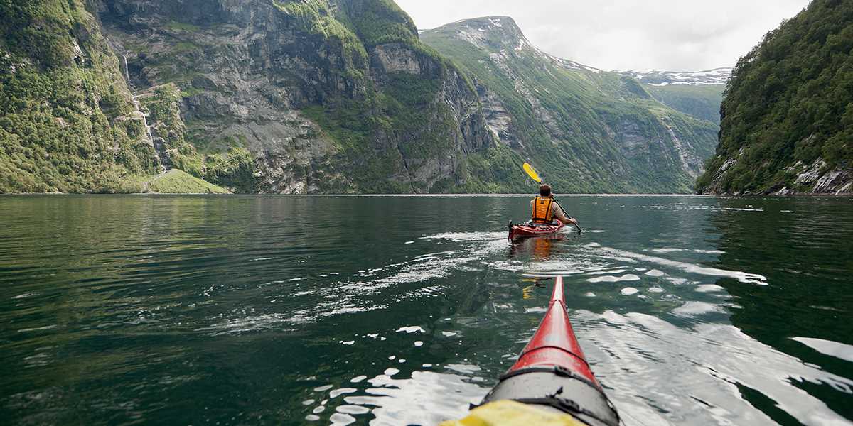 Nature in Norway canoeing in the Geirangerfjord - Photocredit Fredrik Schenholm - Visitnorway